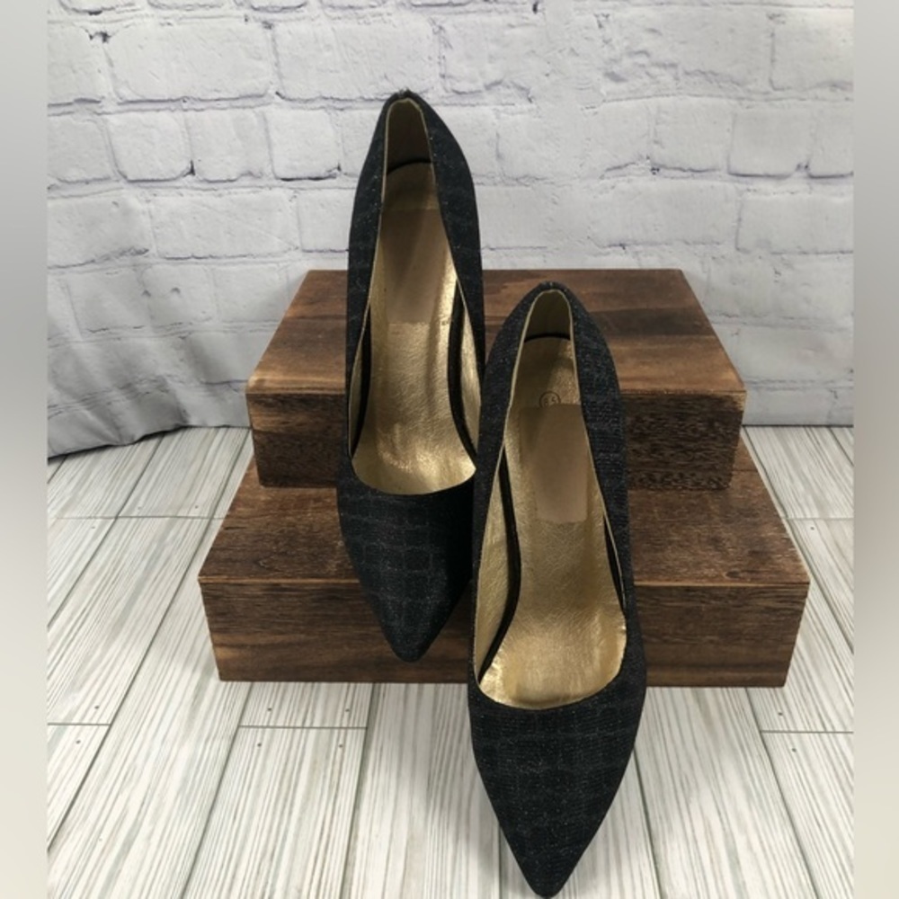 Classic Pointed Toe Stiletto Heels in Black - Picture 2 of 9